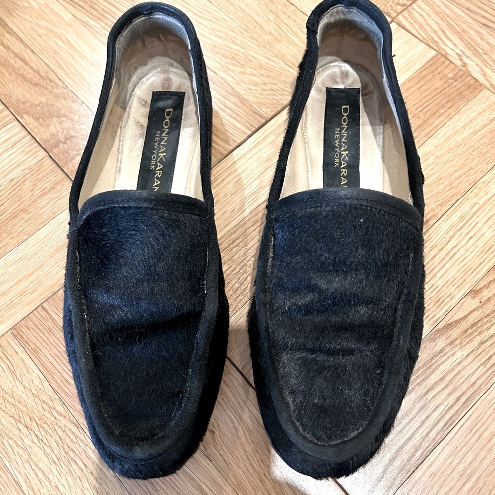 Donna Karan black animal fur cigar flat size 5